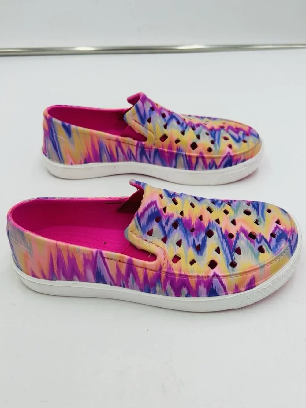 Wonder Nation Girls Cutout Eva Loafer Swim Shoes Multicolor Girl Size 2-3